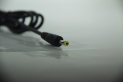 Eplutus автозарядка для телевизора 12v (4 мм 12V)